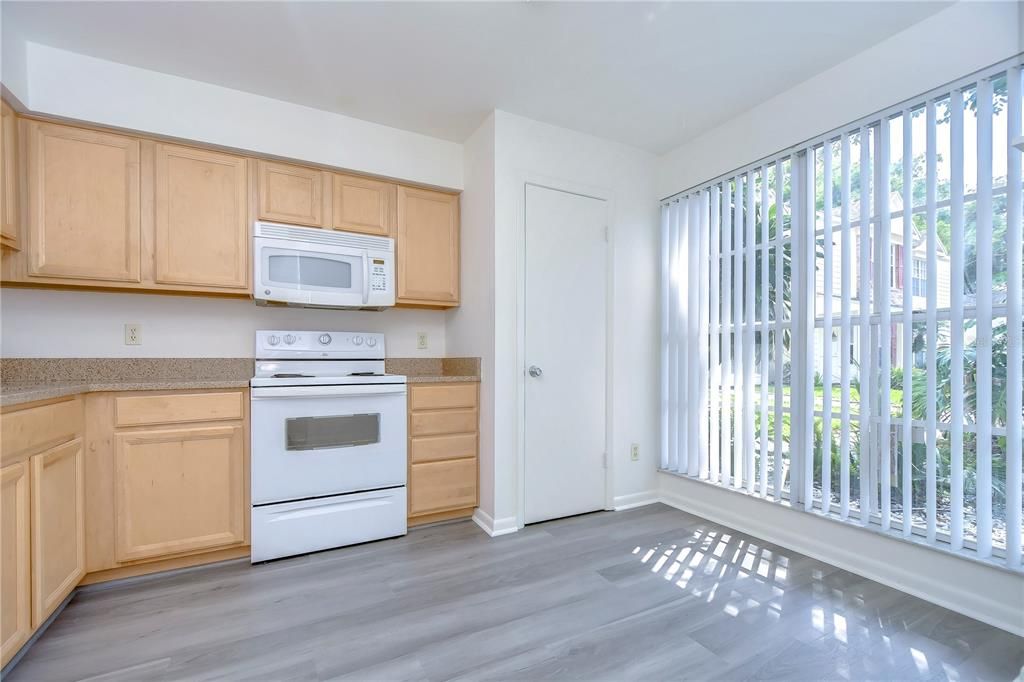 For Sale: $214,500 (2 beds, 2 baths, 1223 Square Feet)