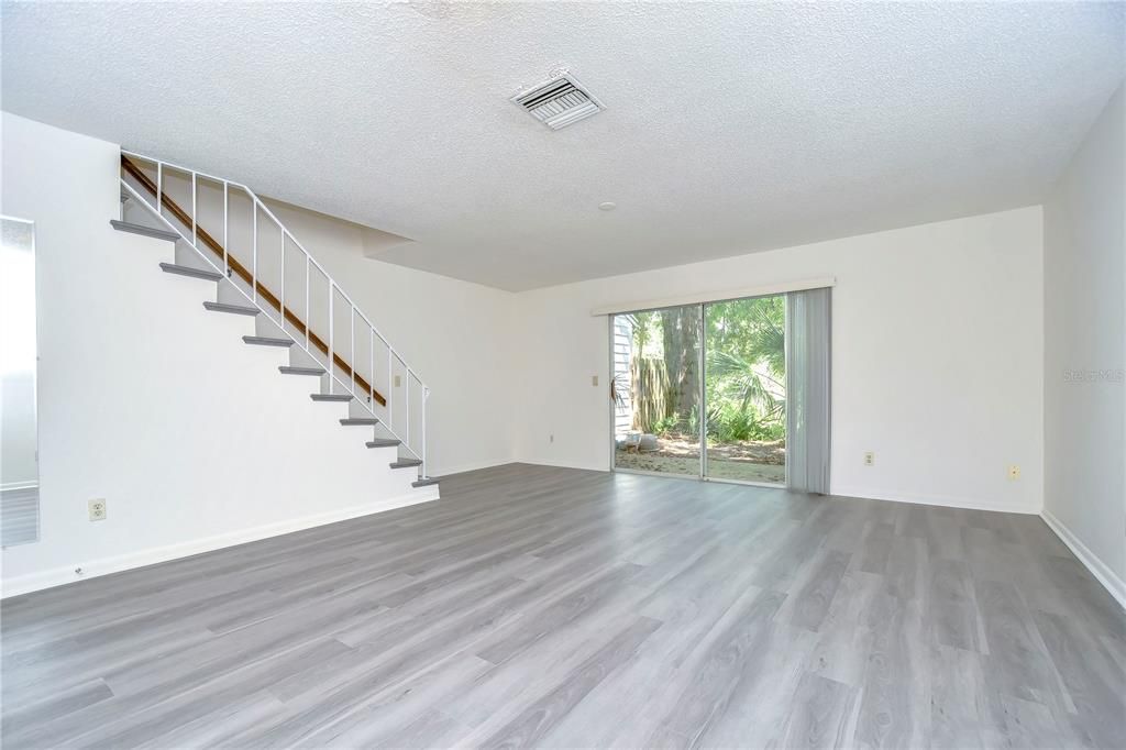 For Sale: $214,500 (2 beds, 2 baths, 1223 Square Feet)