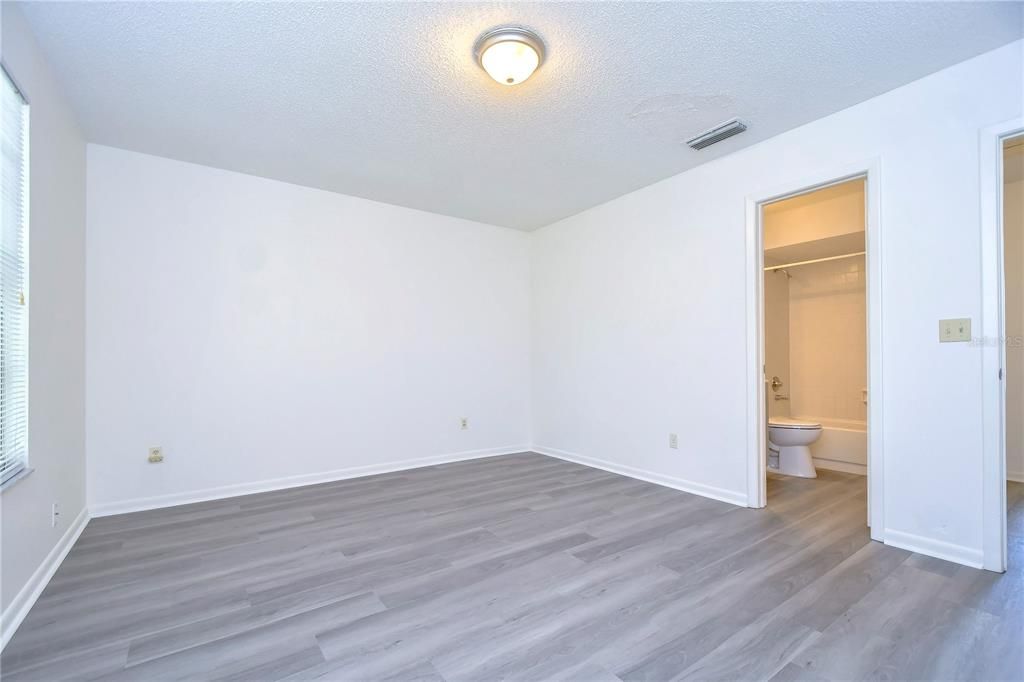 For Sale: $214,500 (2 beds, 2 baths, 1223 Square Feet)