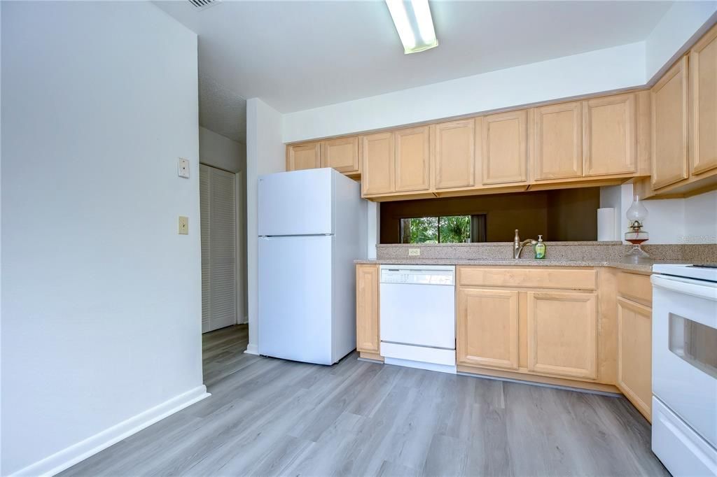 For Sale: $214,500 (2 beds, 2 baths, 1223 Square Feet)
