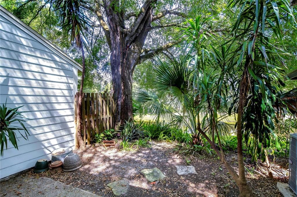 For Sale: $214,500 (2 beds, 2 baths, 1223 Square Feet)