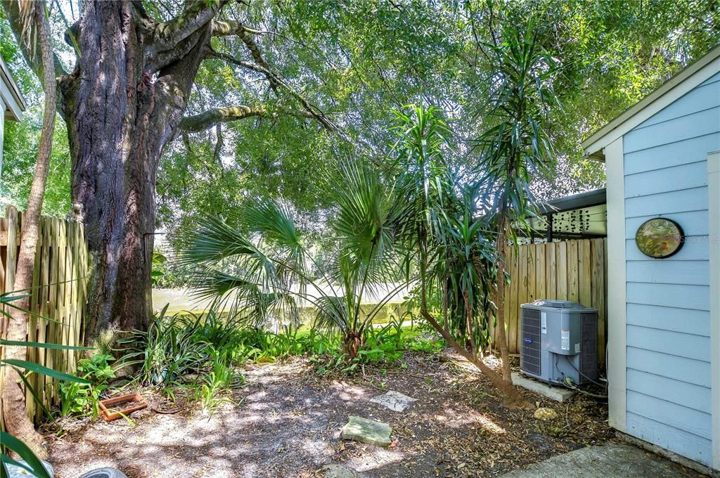 For Sale: $214,500 (2 beds, 2 baths, 1223 Square Feet)