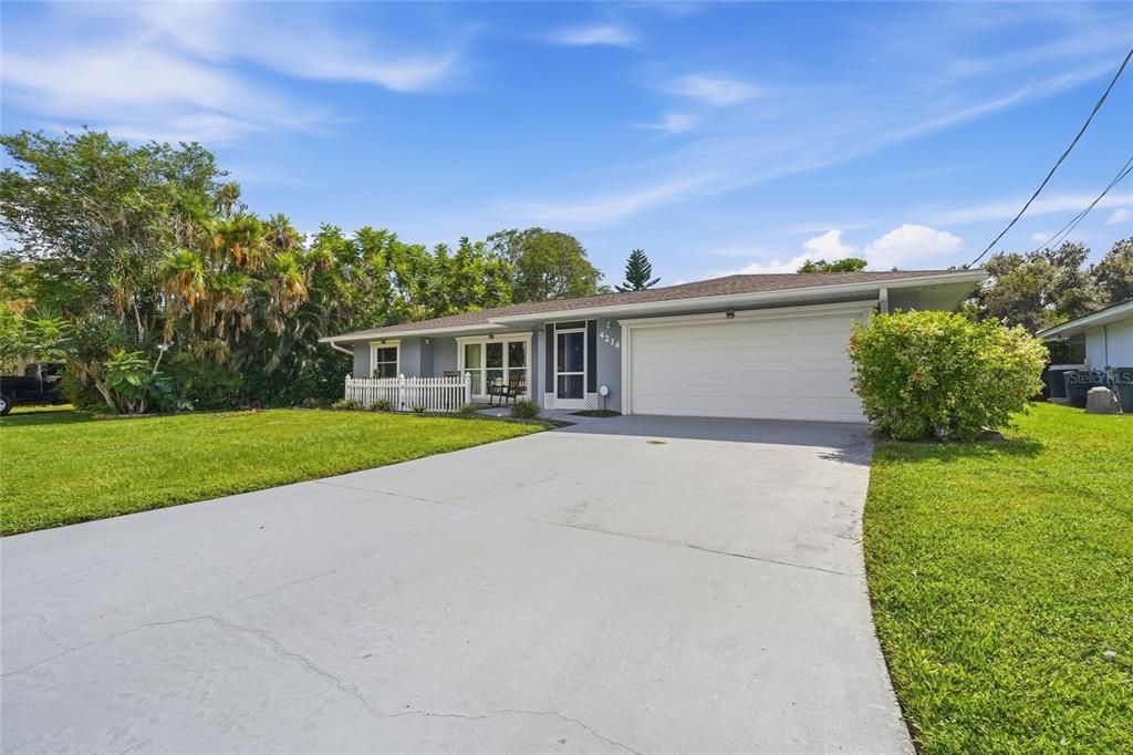 For Sale: $525,000 (3 beds, 2 baths, 2261 Square Feet)