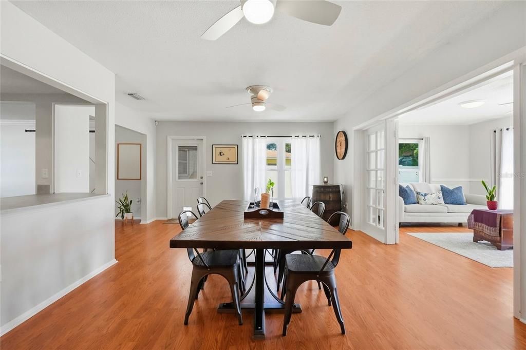 For Sale: $525,000 (3 beds, 2 baths, 2261 Square Feet)