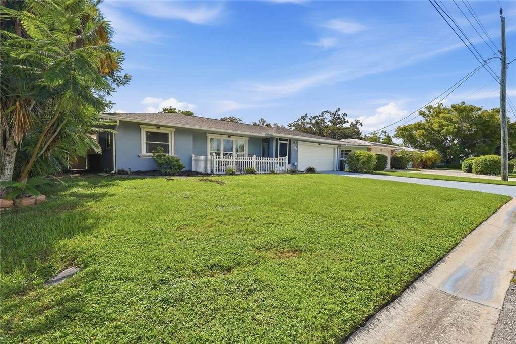 For Sale: $525,000 (3 beds, 2 baths, 2261 Square Feet)