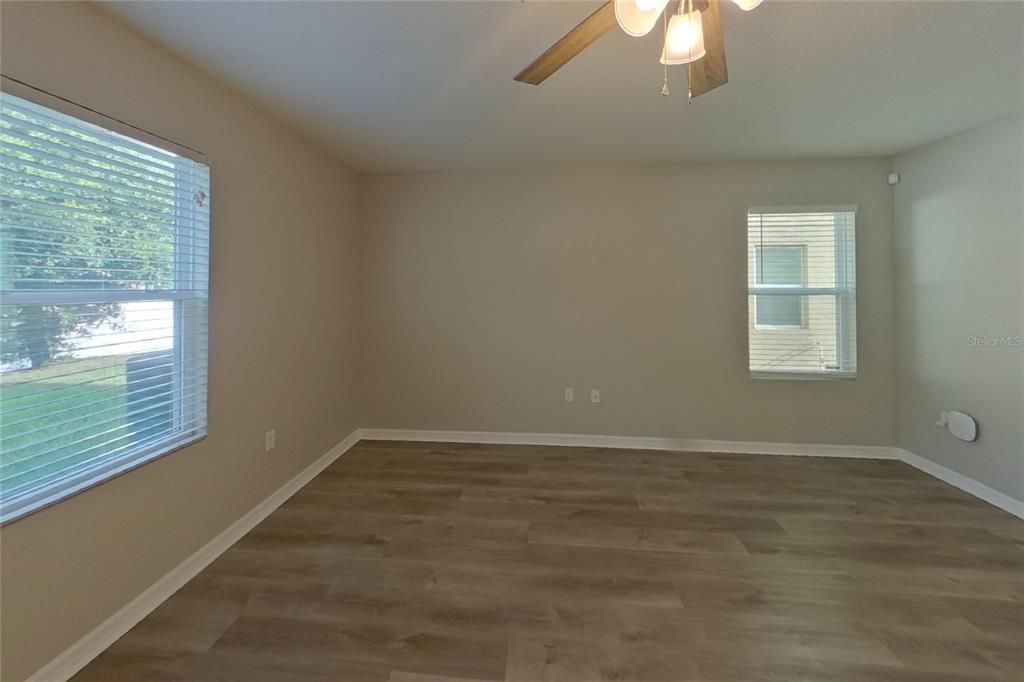 For Rent: $2,049 (3 beds, 2 baths, 1800 Square Feet)