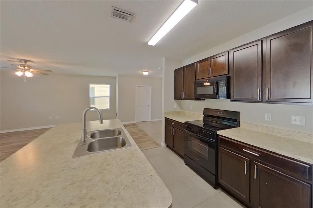 For Rent: $2,049 (3 beds, 2 baths, 1800 Square Feet)