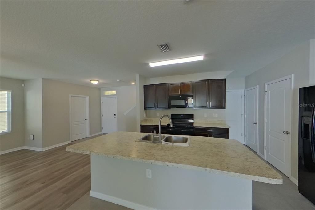 For Rent: $2,049 (3 beds, 2 baths, 1800 Square Feet)