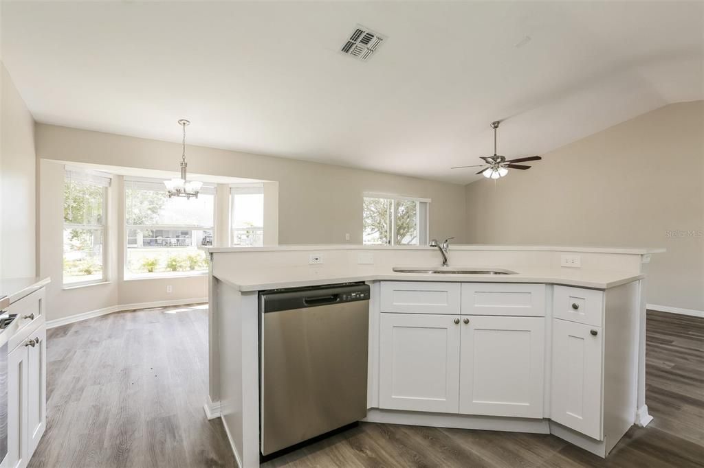 For Rent: $1,650 (3 beds, 2 baths, 1377 Square Feet)