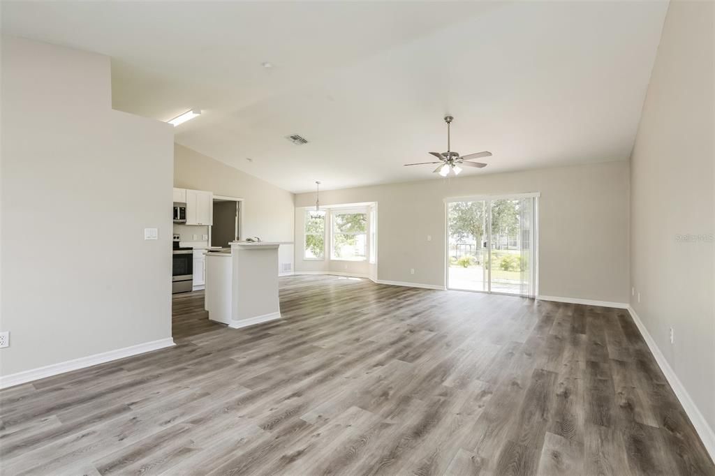For Rent: $1,650 (3 beds, 2 baths, 1377 Square Feet)