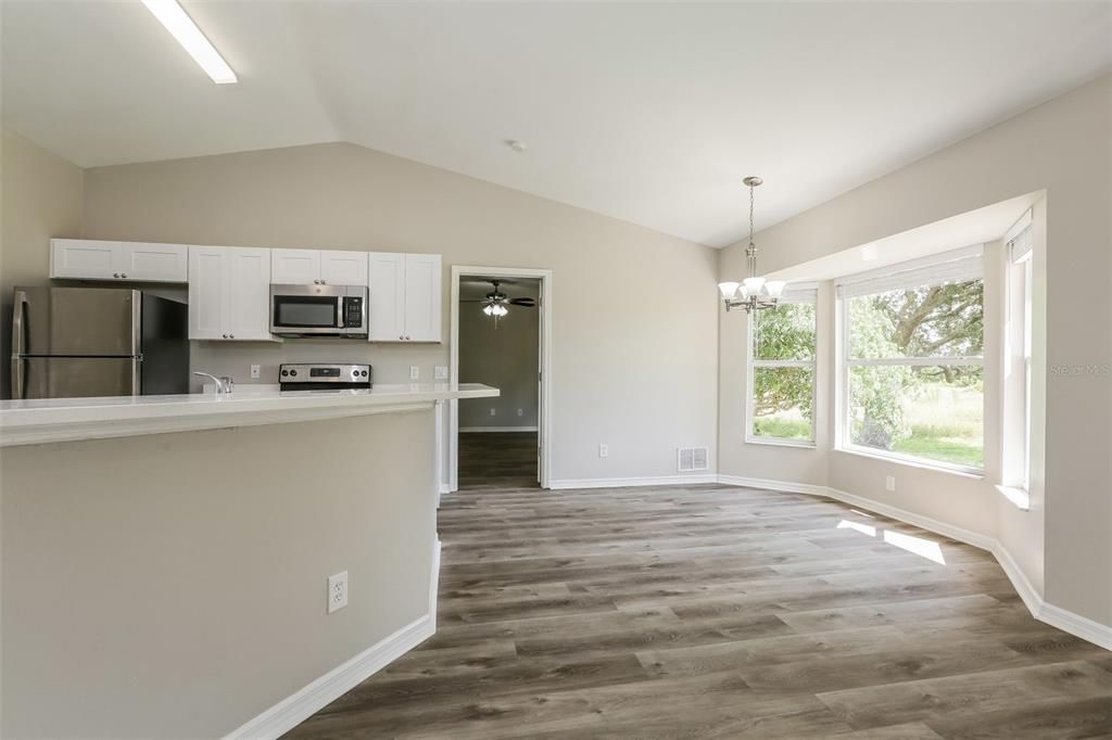 For Rent: $1,650 (3 beds, 2 baths, 1377 Square Feet)