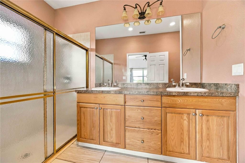 For Sale: $249,900 (3 beds, 2 baths, 1368 Square Feet)