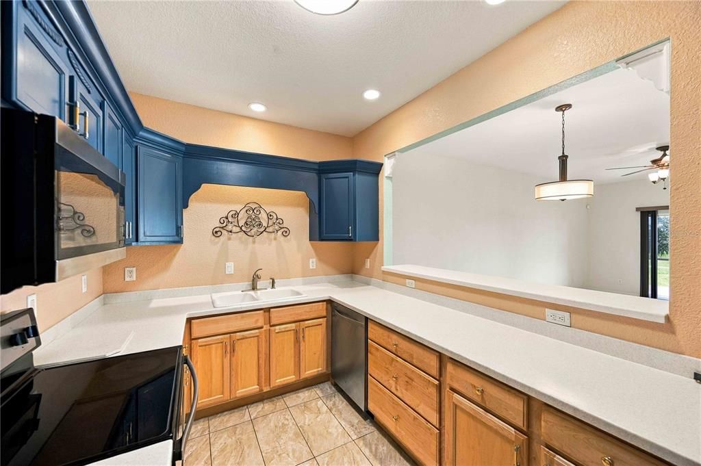 For Sale: $249,900 (3 beds, 2 baths, 1368 Square Feet)
