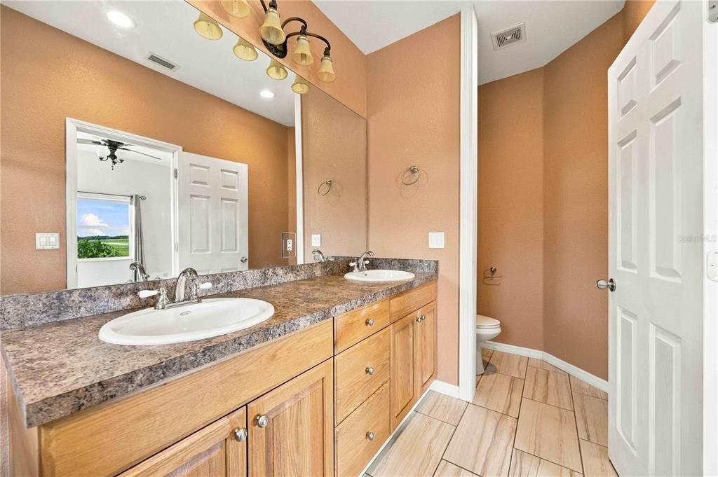 For Sale: $249,900 (3 beds, 2 baths, 1368 Square Feet)