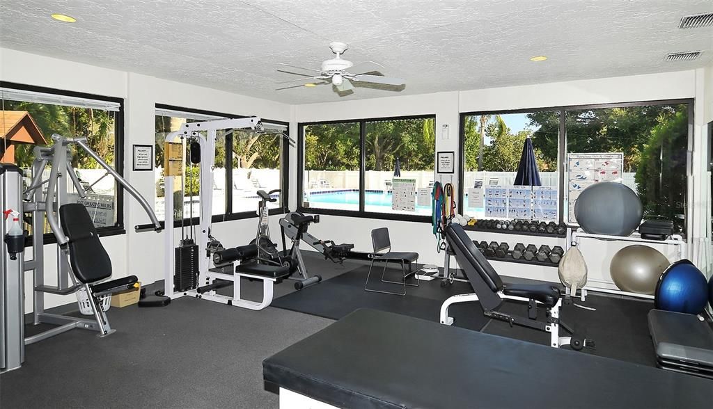 For Sale: $240,000 (2 beds, 2 baths, 983 Square Feet)