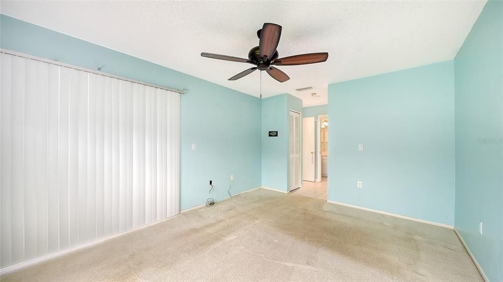 For Sale: $240,000 (2 beds, 2 baths, 983 Square Feet)