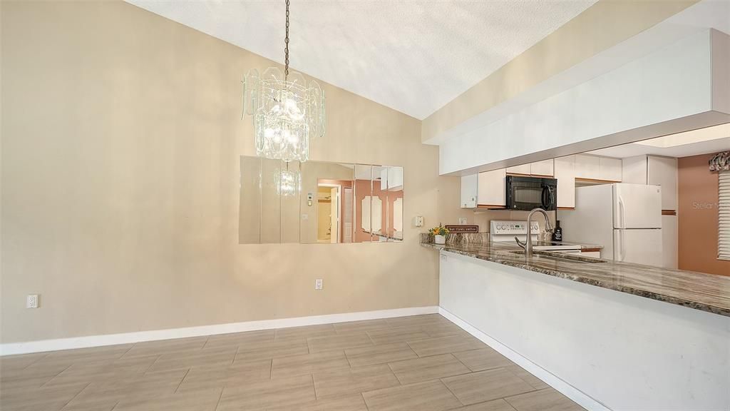 For Sale: $240,000 (2 beds, 2 baths, 983 Square Feet)