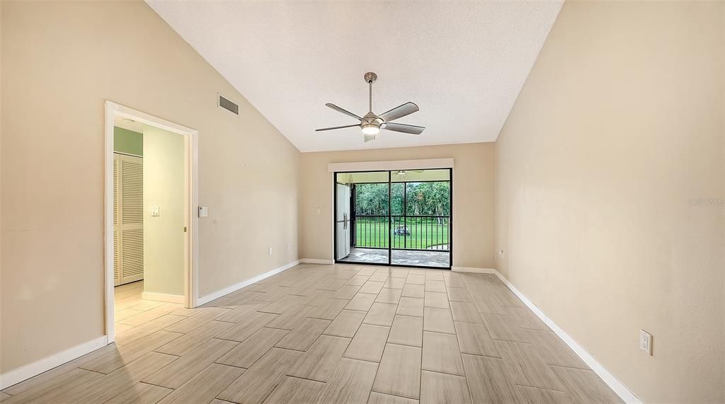 For Sale: $240,000 (2 beds, 2 baths, 983 Square Feet)