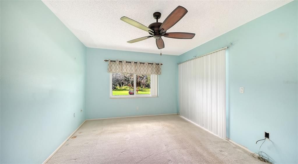 For Sale: $240,000 (2 beds, 2 baths, 983 Square Feet)