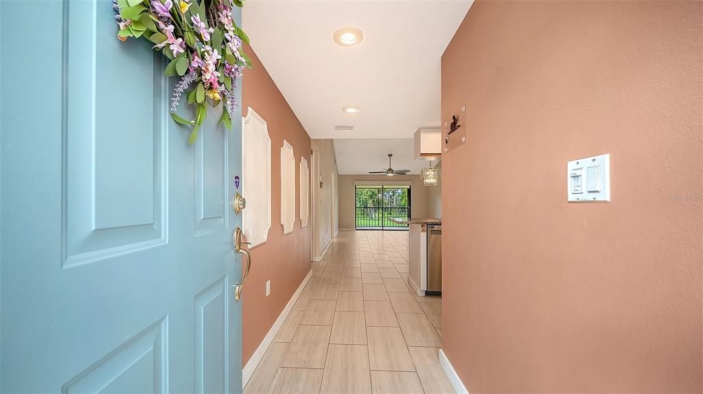 For Sale: $240,000 (2 beds, 2 baths, 983 Square Feet)