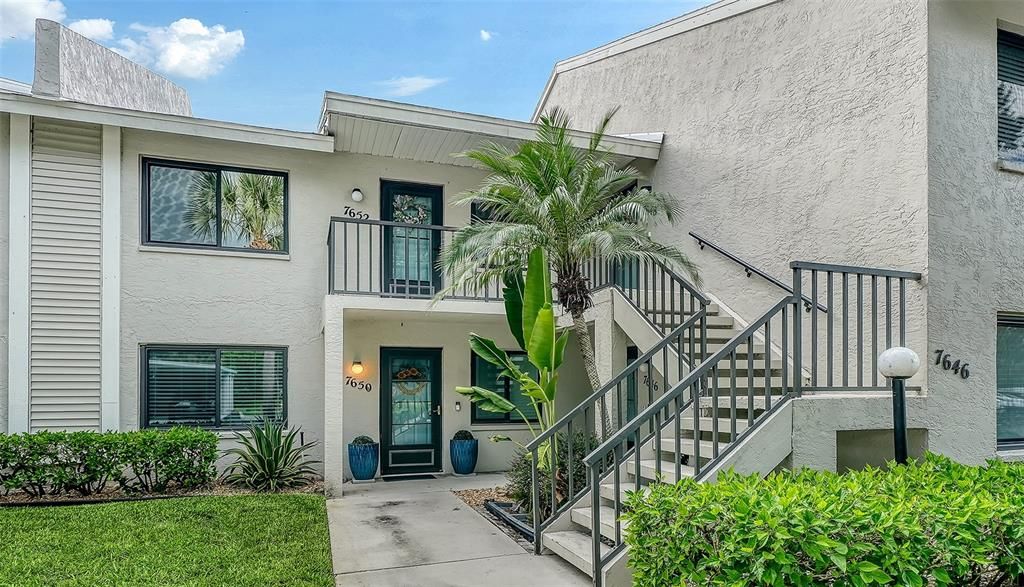 For Sale: $240,000 (2 beds, 2 baths, 983 Square Feet)