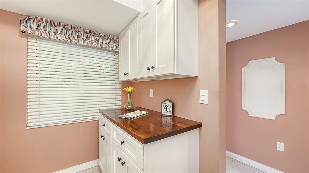 For Sale: $240,000 (2 beds, 2 baths, 983 Square Feet)