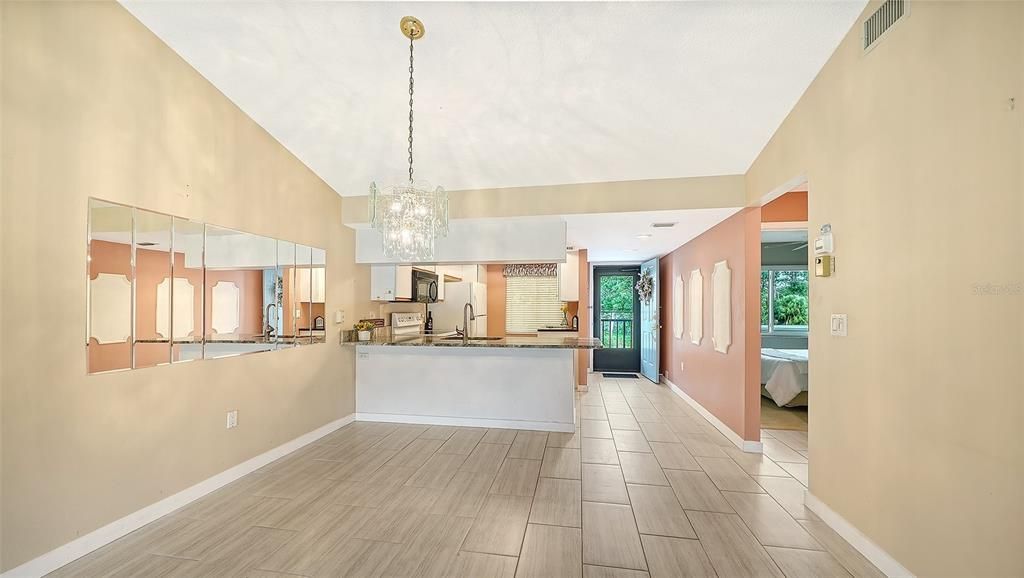 For Sale: $240,000 (2 beds, 2 baths, 983 Square Feet)