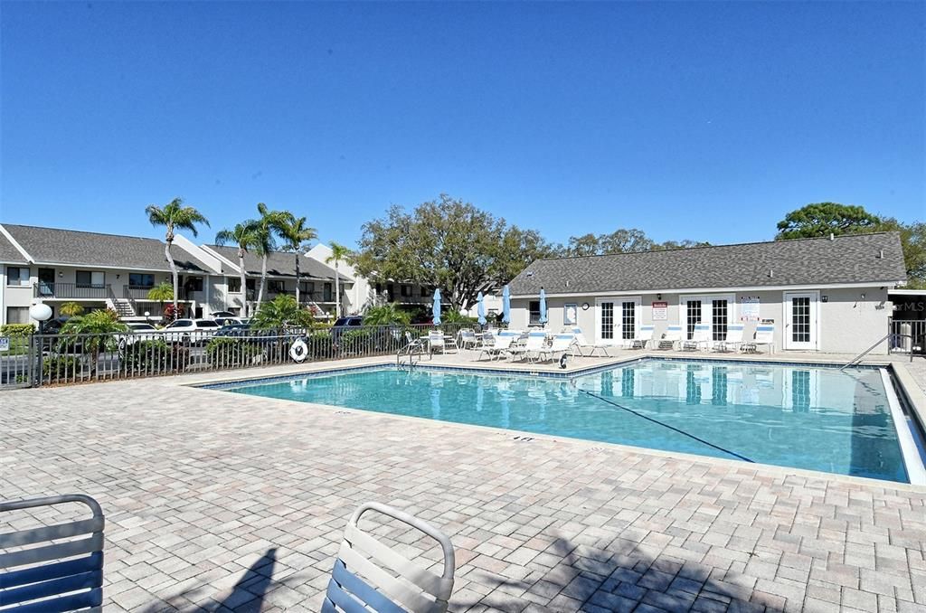 For Sale: $240,000 (2 beds, 2 baths, 983 Square Feet)