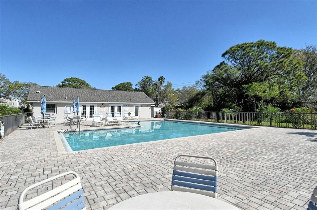 For Sale: $240,000 (2 beds, 2 baths, 983 Square Feet)