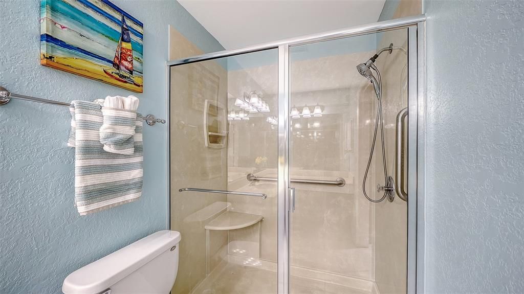 For Sale: $240,000 (2 beds, 2 baths, 983 Square Feet)