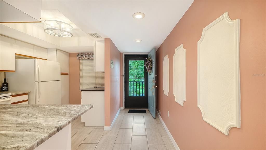 For Sale: $240,000 (2 beds, 2 baths, 983 Square Feet)