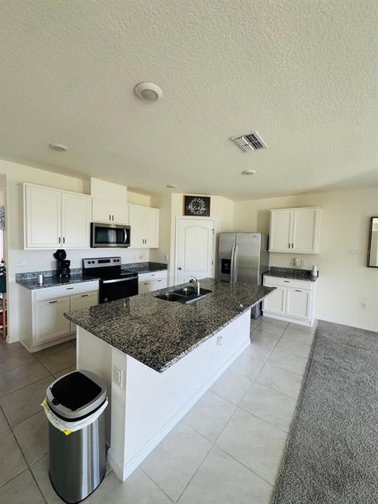 For Rent: $2,500 (4 beds, 2 baths, 1815 Square Feet)
