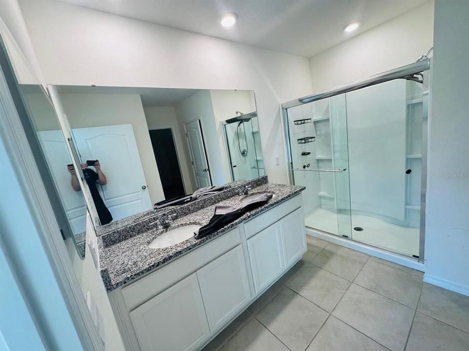For Rent: $2,500 (4 beds, 2 baths, 1815 Square Feet)