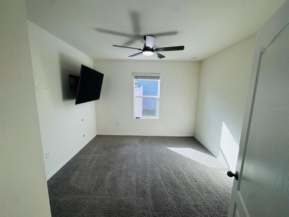 For Rent: $2,500 (4 beds, 2 baths, 1815 Square Feet)