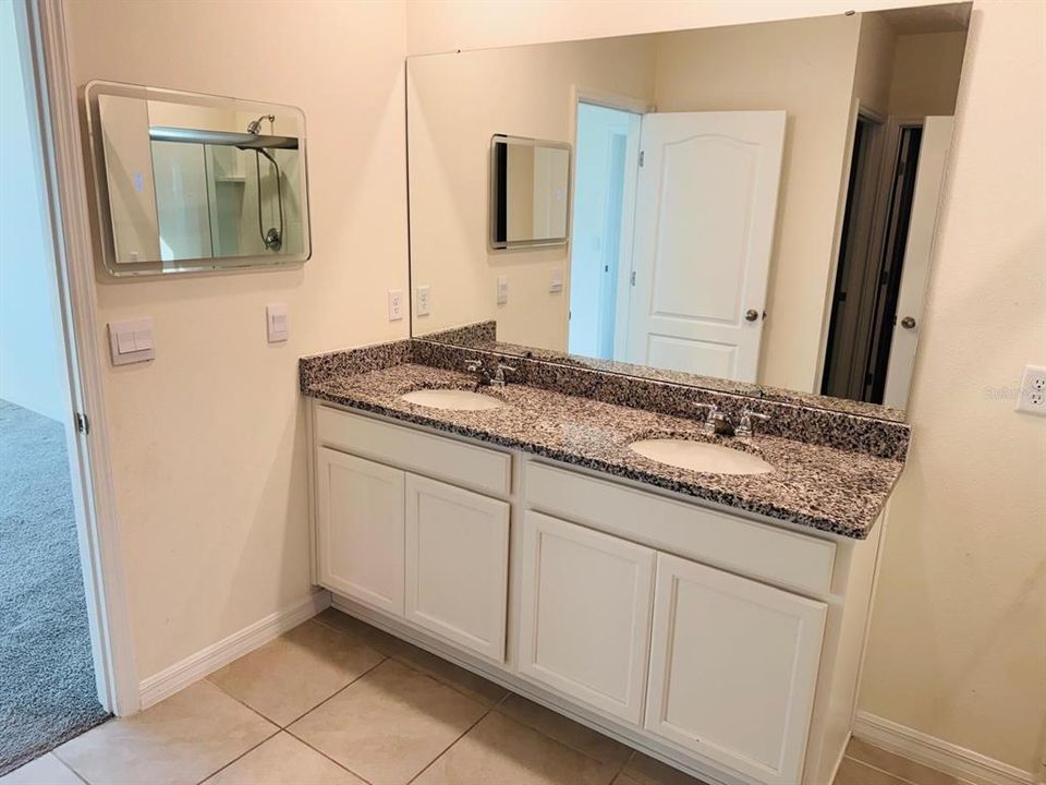 For Rent: $2,500 (4 beds, 2 baths, 1815 Square Feet)