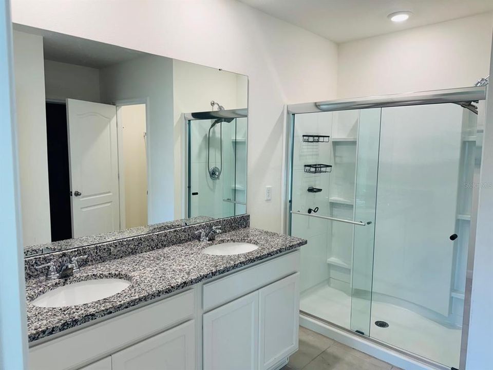 For Rent: $2,500 (4 beds, 2 baths, 1815 Square Feet)
