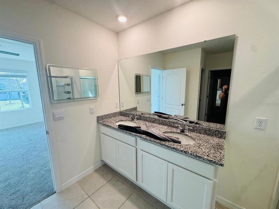 For Rent: $2,500 (4 beds, 2 baths, 1815 Square Feet)