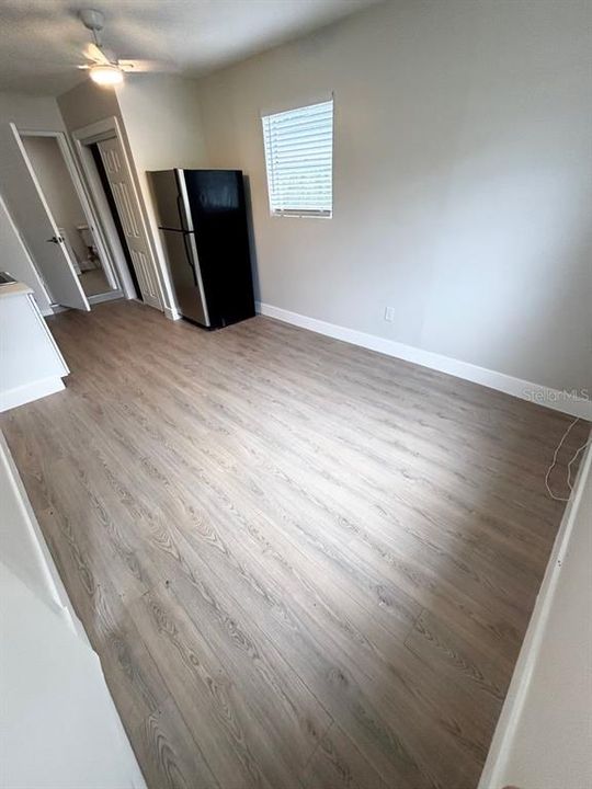 For Rent: $1,200 (1 beds, 1 baths, 330 Square Feet)