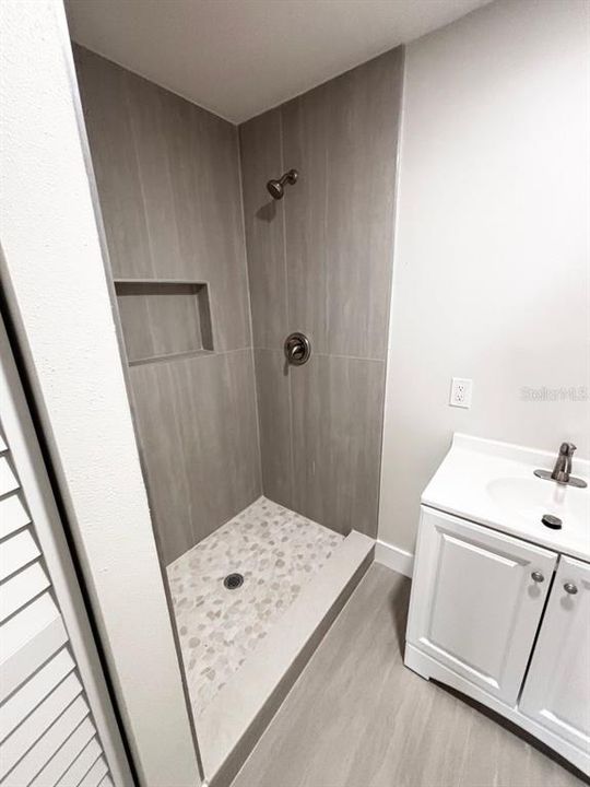For Rent: $1,200 (1 beds, 1 baths, 330 Square Feet)