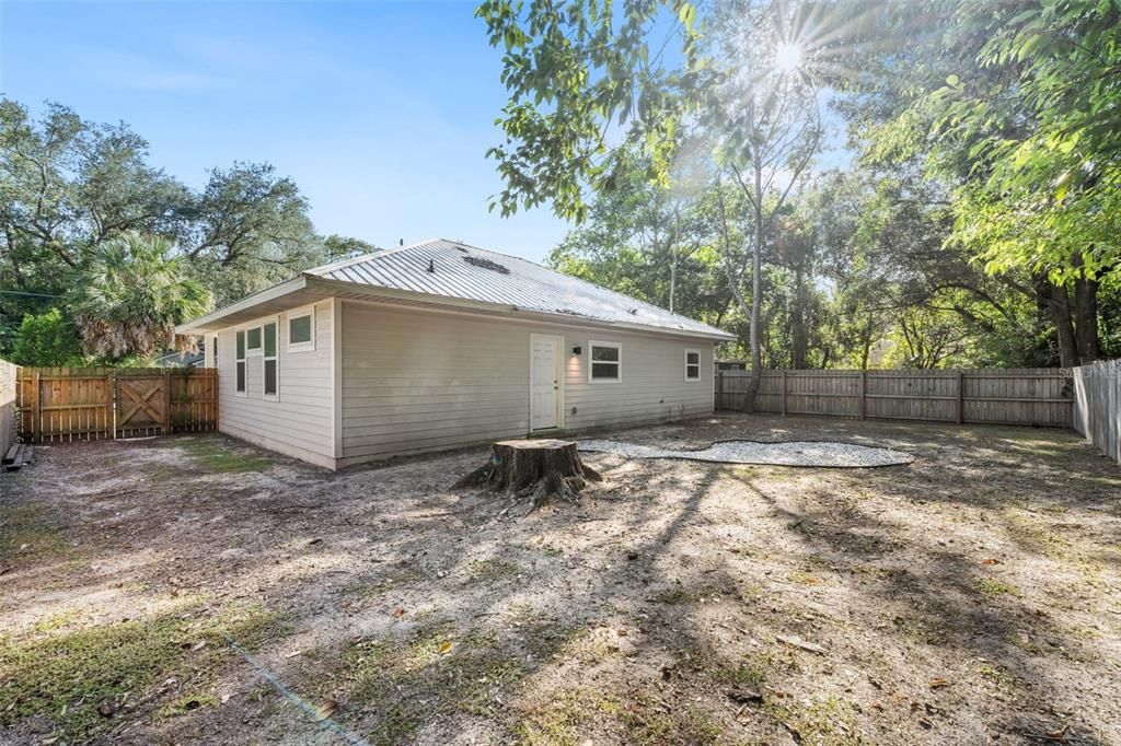 For Sale: $299,900 (3 beds, 2 baths, 1272 Square Feet)