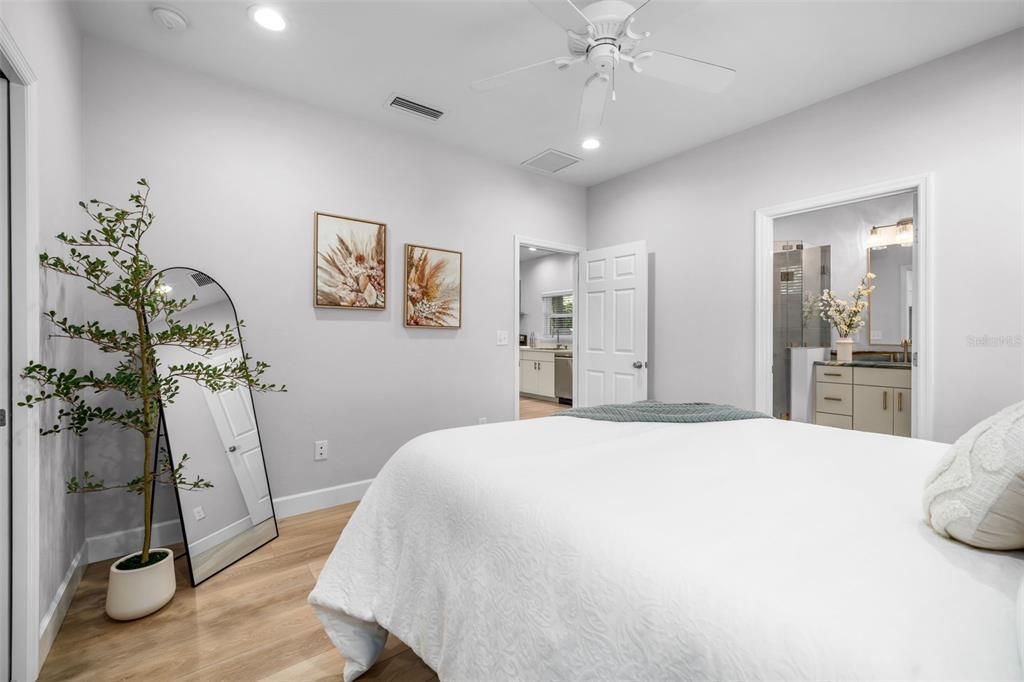 For Sale: $299,900 (3 beds, 2 baths, 1272 Square Feet)