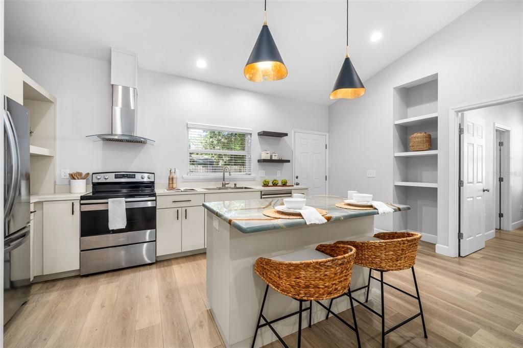 For Sale: $299,900 (3 beds, 2 baths, 1272 Square Feet)