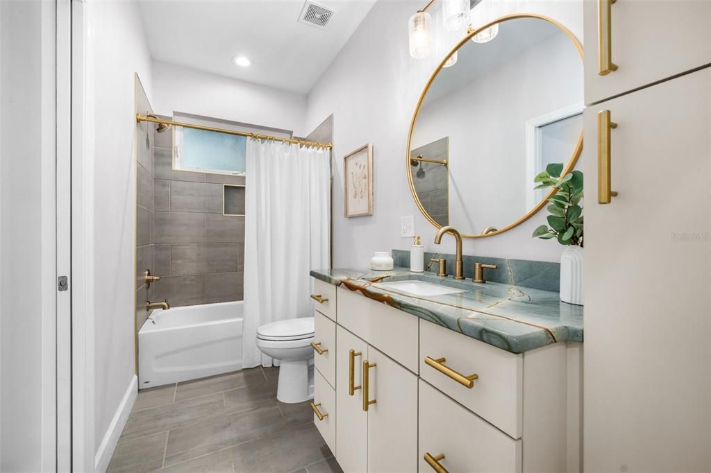 For Sale: $299,900 (3 beds, 2 baths, 1272 Square Feet)