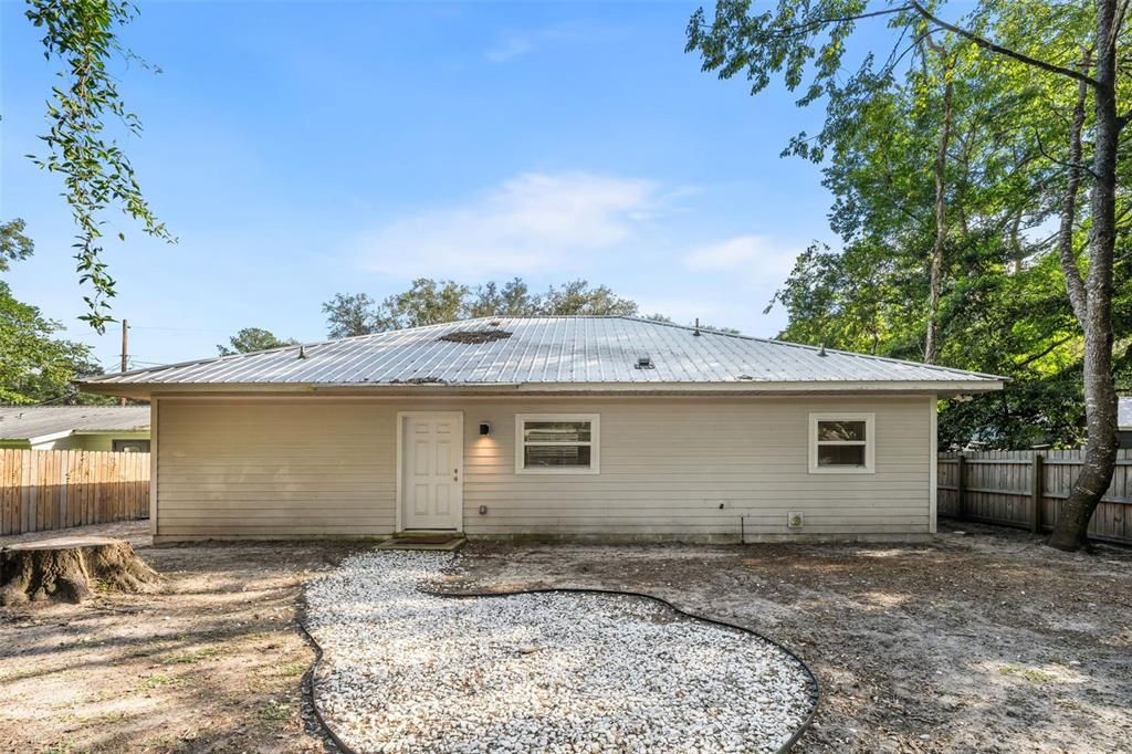 For Sale: $299,900 (3 beds, 2 baths, 1272 Square Feet)