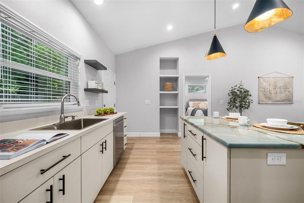 For Sale: $299,900 (3 beds, 2 baths, 1272 Square Feet)