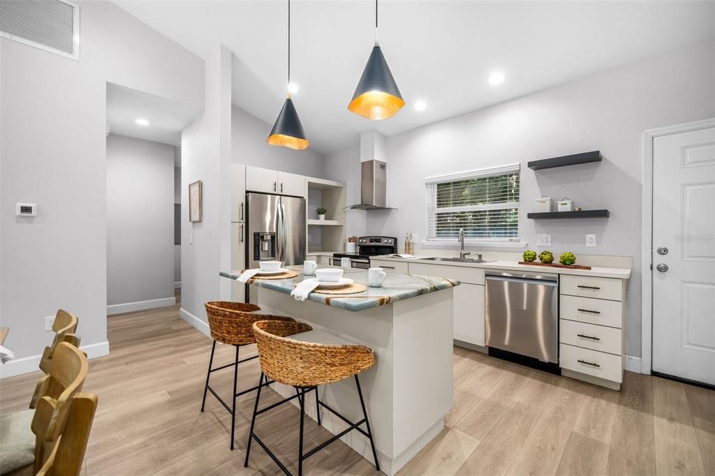 For Sale: $299,900 (3 beds, 2 baths, 1272 Square Feet)