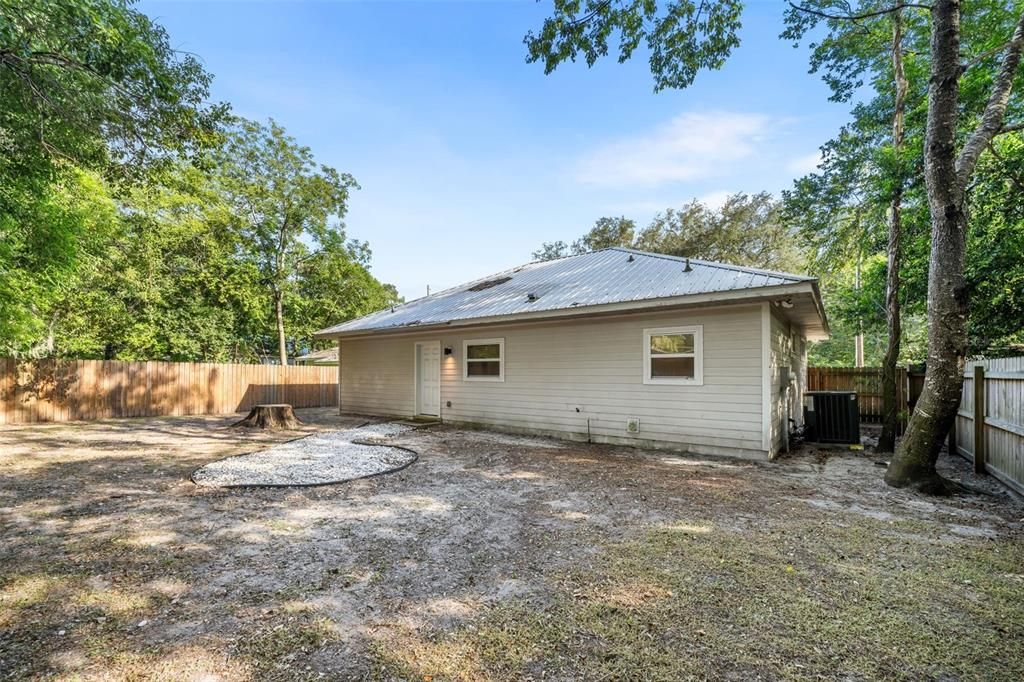 For Sale: $299,900 (3 beds, 2 baths, 1272 Square Feet)