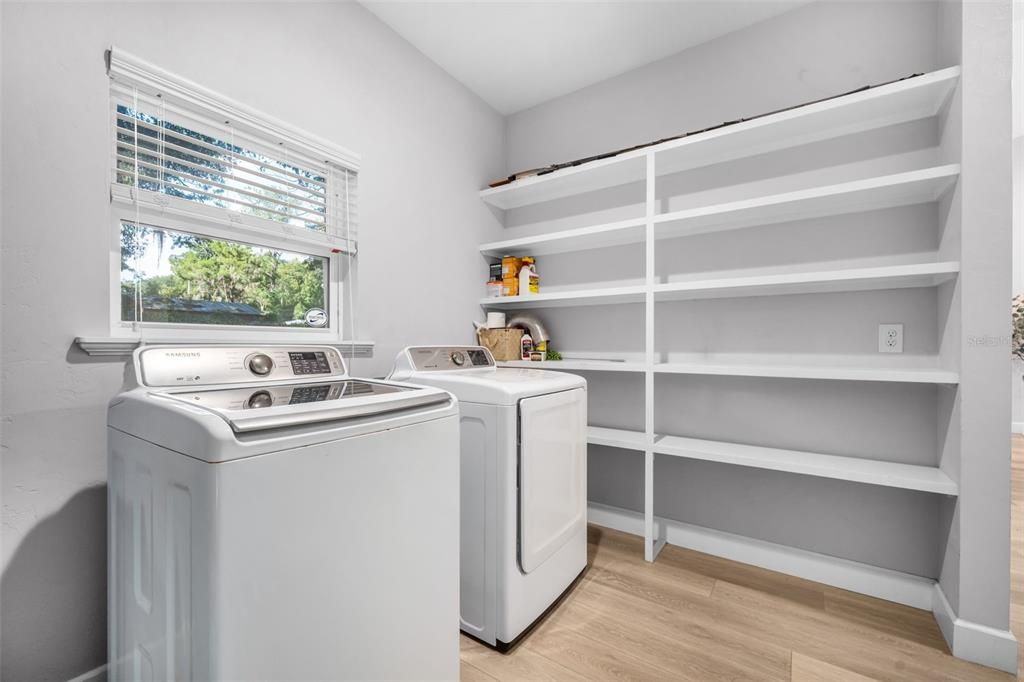For Sale: $299,900 (3 beds, 2 baths, 1272 Square Feet)