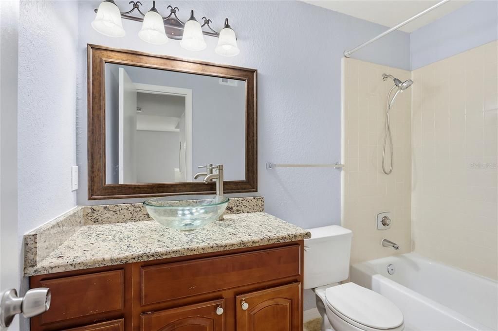 For Sale: $127,400 (2 beds, 2 baths, 829 Square Feet)
