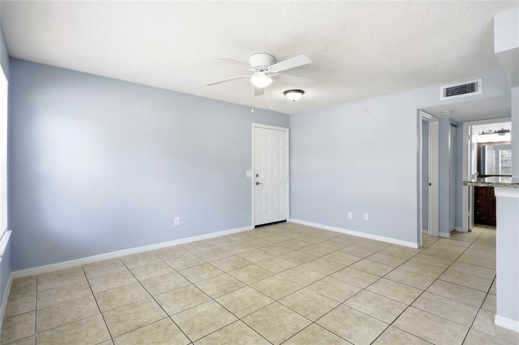 For Sale: $127,400 (2 beds, 2 baths, 829 Square Feet)